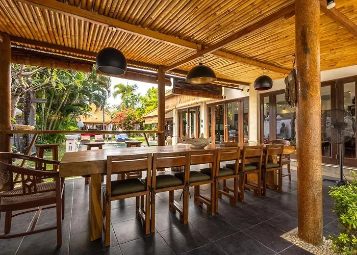 Spacious 3br With Large Pool In *