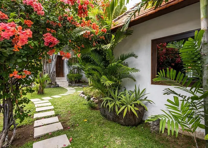 Spacious 3br With Large Pool In Villa Seminyak