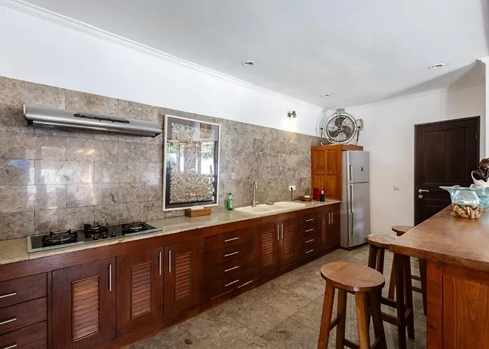 Spacious 3br With Large Pool In * Seminyak