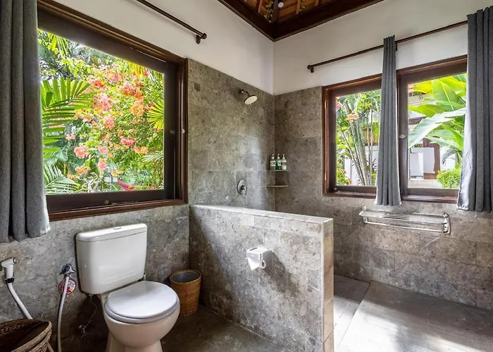 Spacious 3br With Large Pool In *