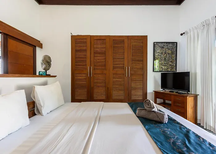 Spacious 3br With Large Pool In Villa
